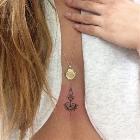 tatuajes en la teta|Tatuajes de pecho de mujer